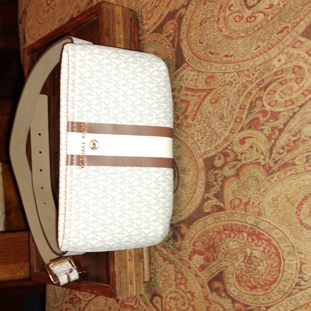 Michael Kors Belt Bag. Size S/M. $185 retail. Coated Canvas.Excellent Condition.